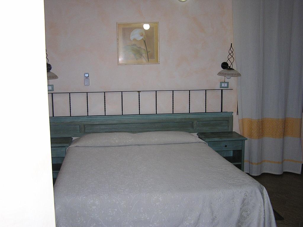 Hotel Mistral Портоскузо Экстерьер фото