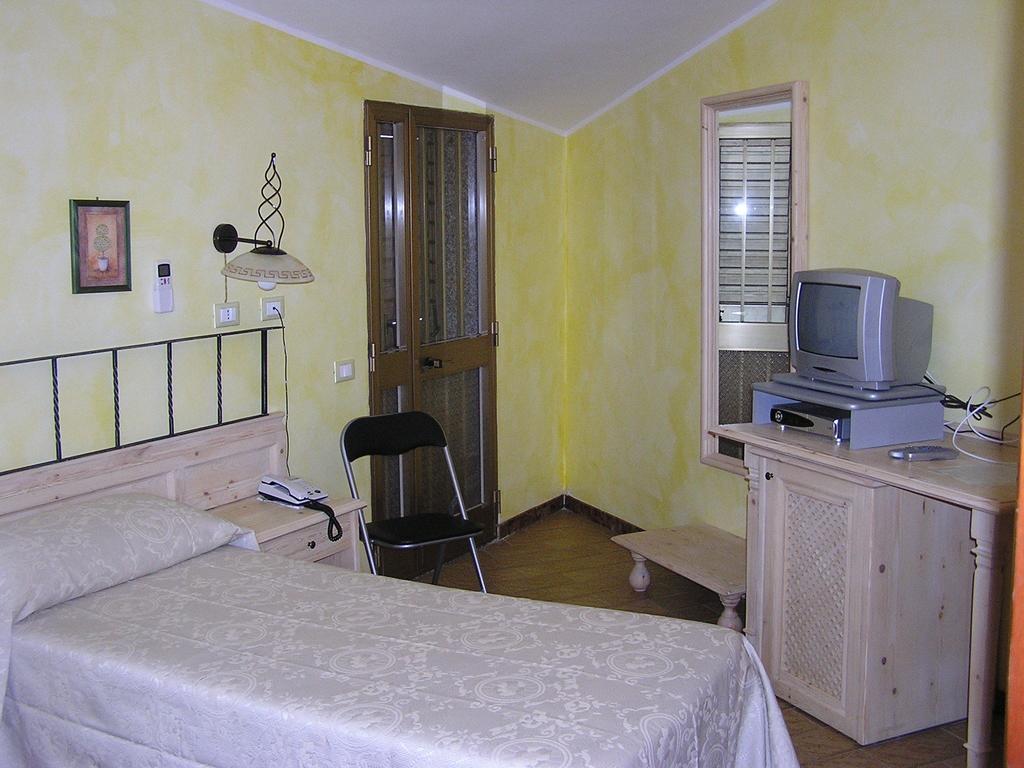 Hotel Mistral Портоскузо Номер фото