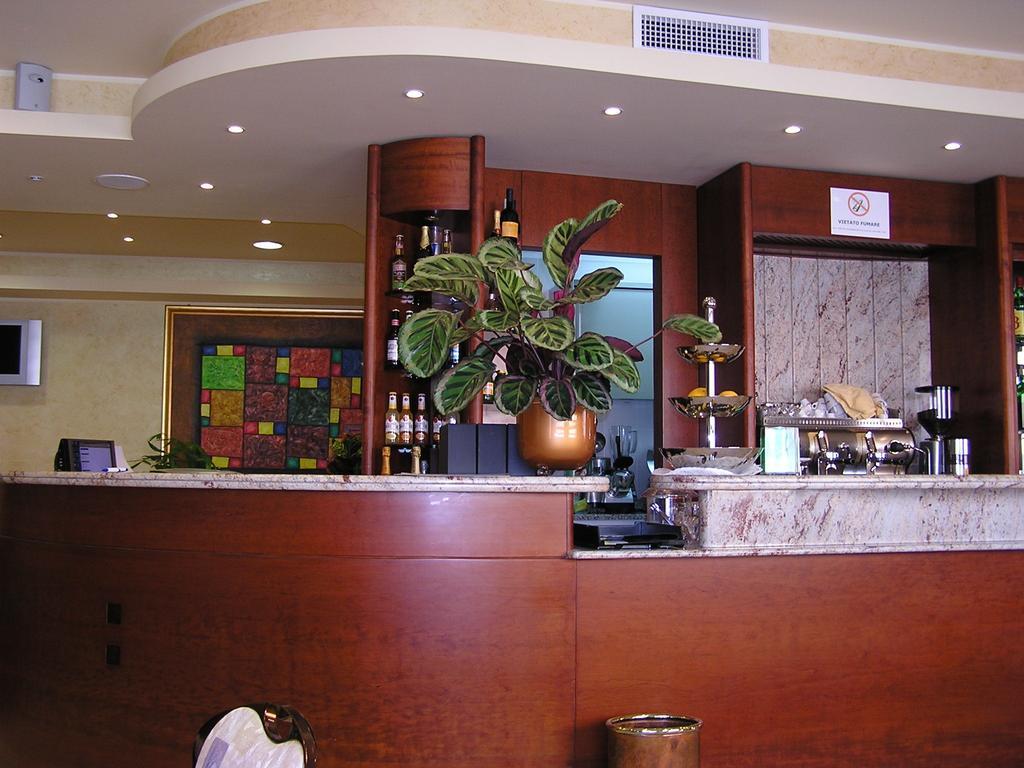 Hotel Mistral Портоскузо Экстерьер фото