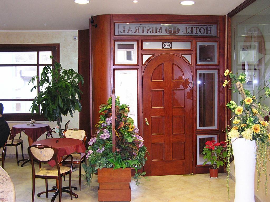 Hotel Mistral Портоскузо Экстерьер фото