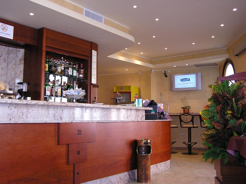 Hotel Mistral Портоскузо Экстерьер фото