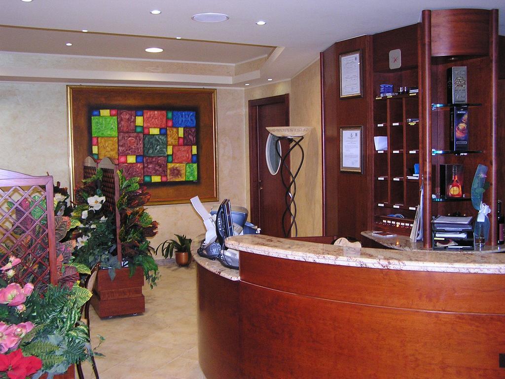 Hotel Mistral Портоскузо Экстерьер фото