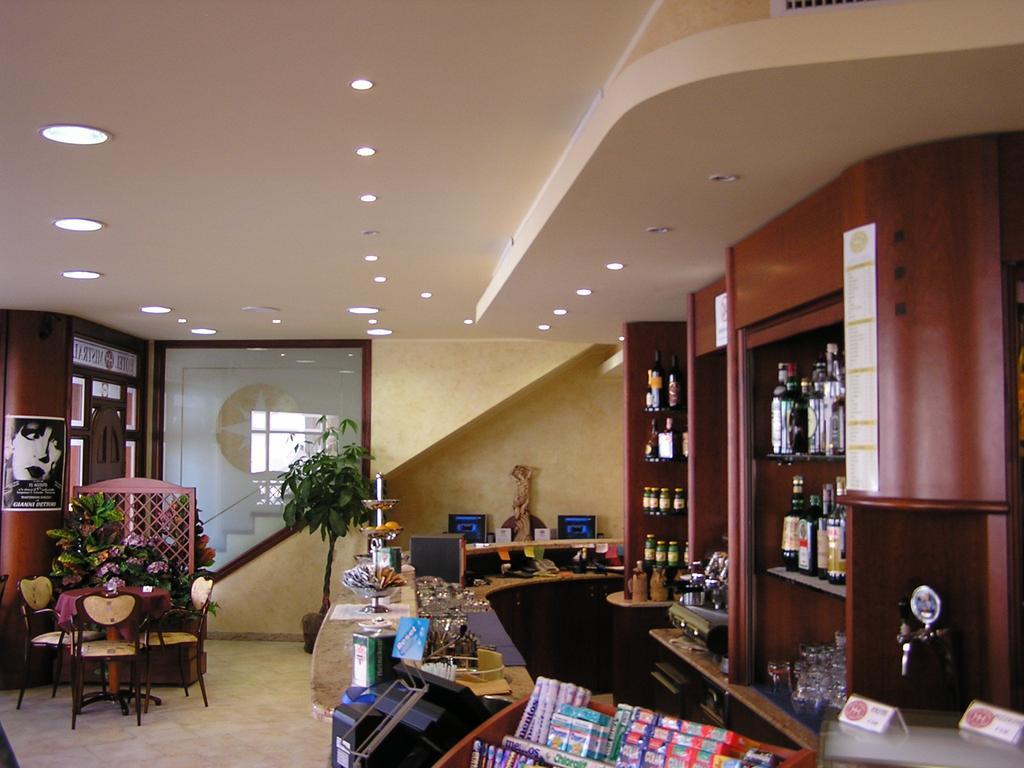 Hotel Mistral Портоскузо Экстерьер фото