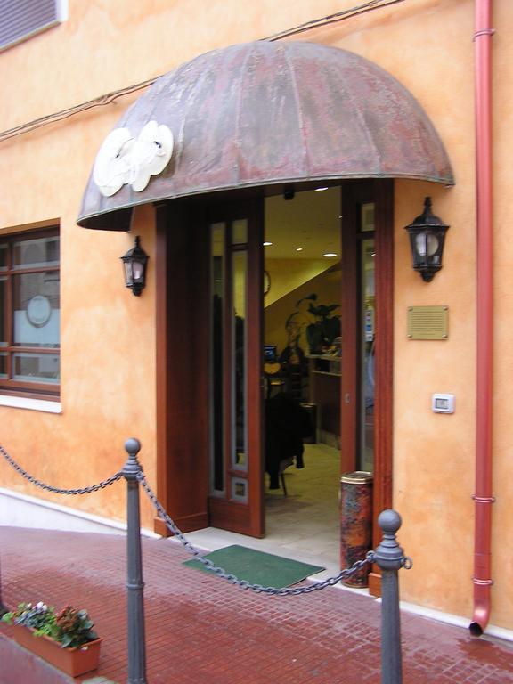 Hotel Mistral Портоскузо Экстерьер фото